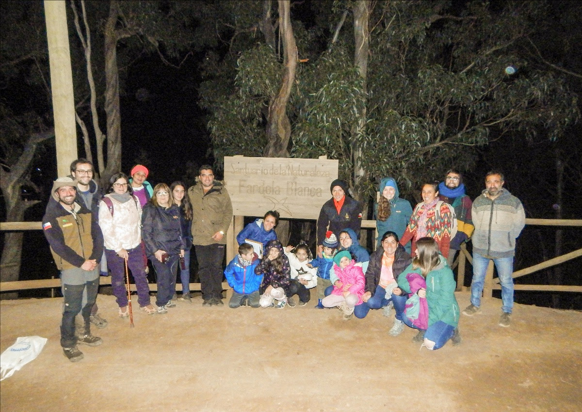 Night tour with members of the Robinson Crusoe community